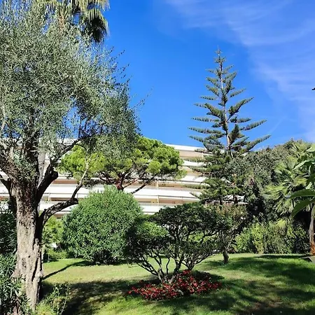 Rocher Saint Georges Spacieux 3p Jardin Piscine *